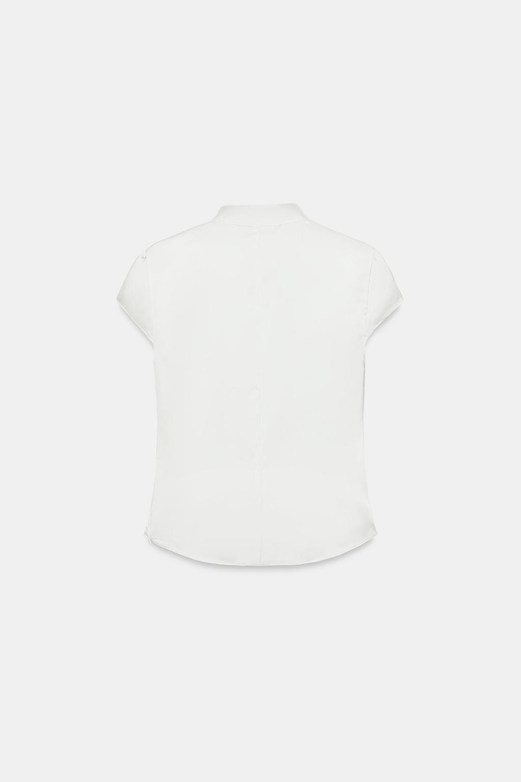 АТЛАСНЫЙ ТОП С БОКОВЫМИ ПУГОВИЦАМИ