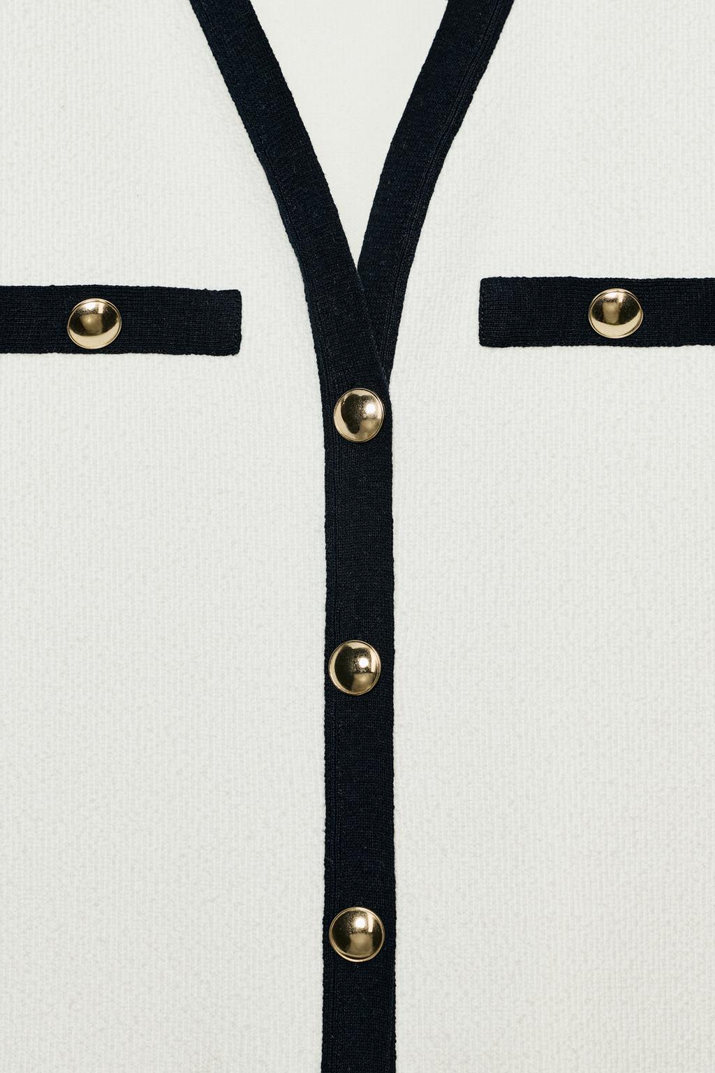 ТОП С ВОРОТНИКОМ ПОЛО ИЗ РЕЛЬЕФНОЙ ТКАНИ