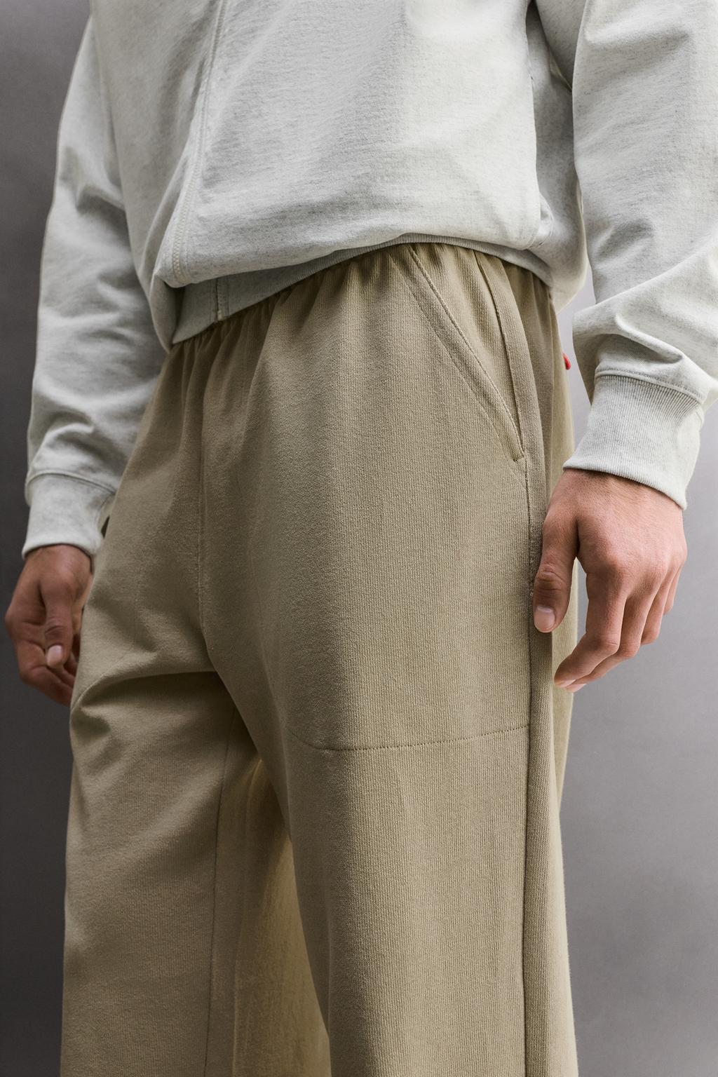 ДЖОГГЕРЫ СВОБОДНОГО КРОЯ ИЗ ПЛОТНОЙ ТКАНИ