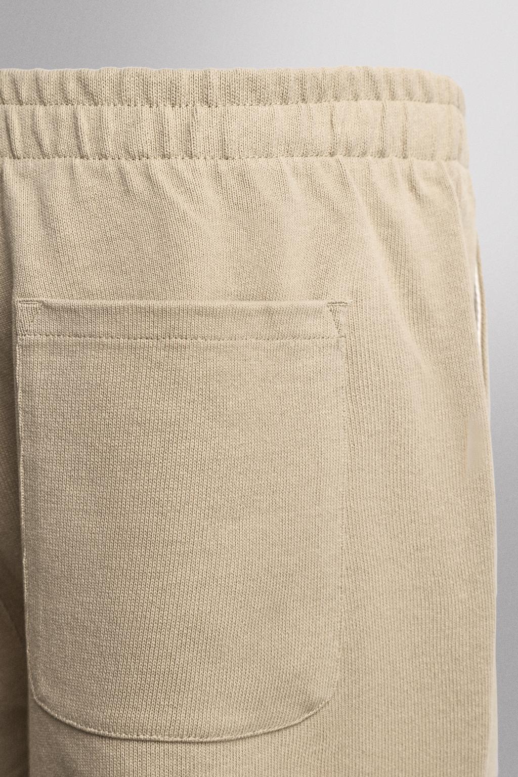 ДЖОГГЕРЫ СВОБОДНОГО КРОЯ ИЗ ПЛОТНОЙ ТКАНИ