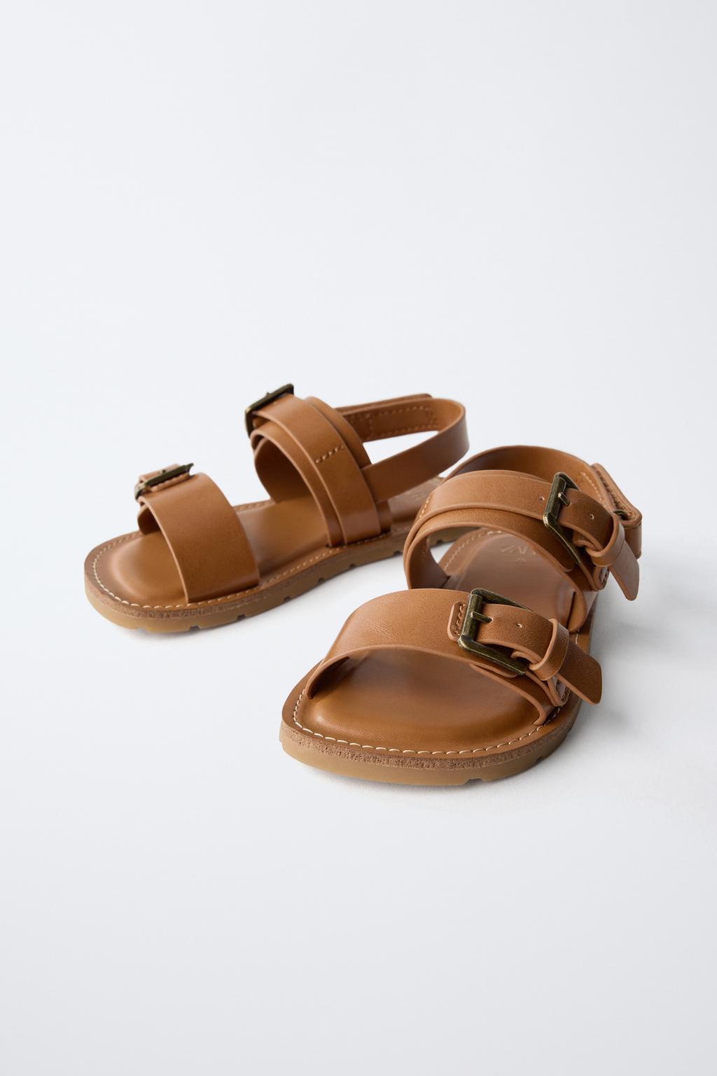 САНДАЛИИ С ПРЯЖКАМИ