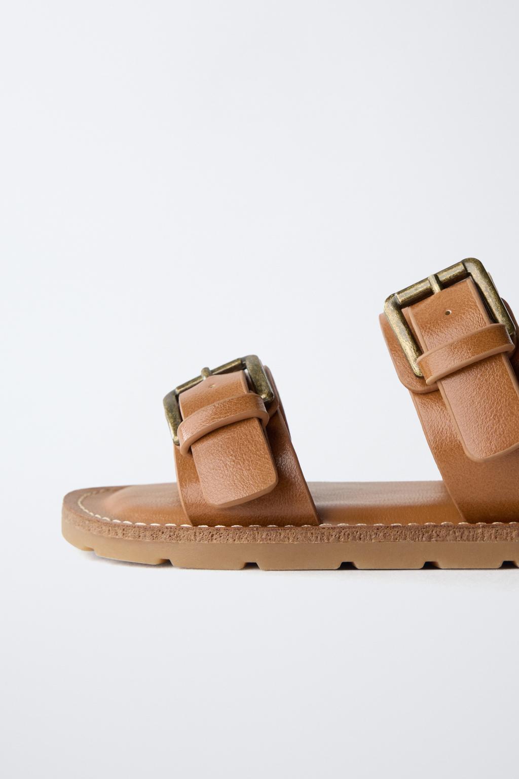 САНДАЛИИ С ПРЯЖКАМИ