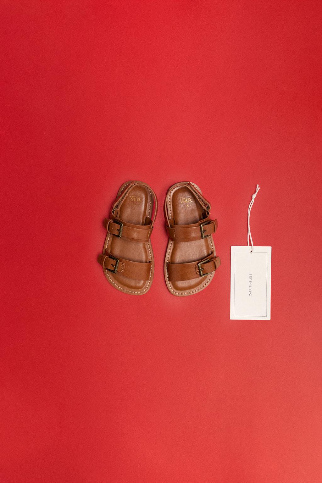 САНДАЛИИ С ПРЯЖКАМИ