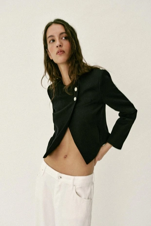 Короткий двубортный блейзер- Заказать в России