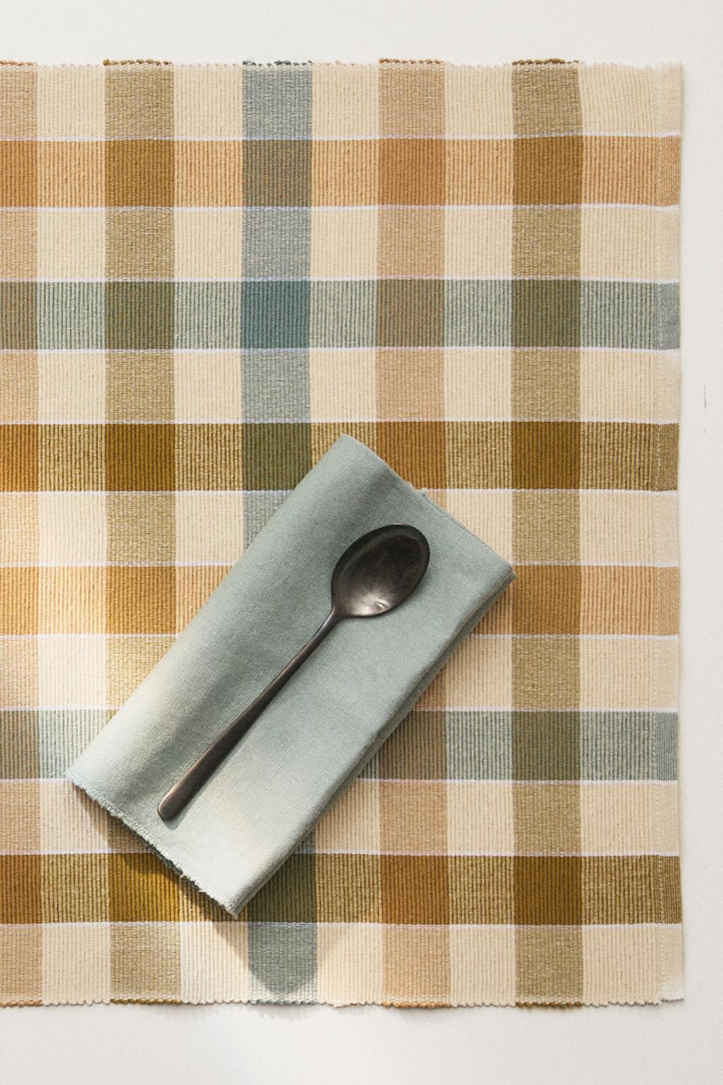 Покрывало для стола из вельветового картона в клетку