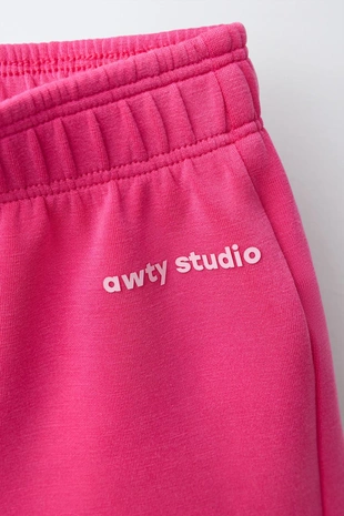 Шорты с рельефной надписью- Заказать в России