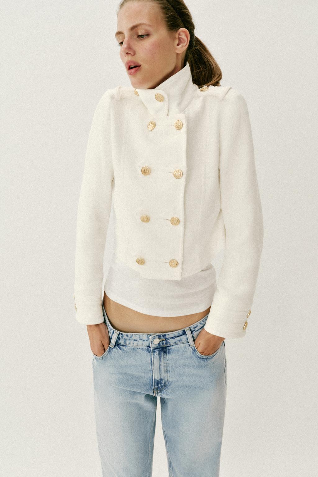 ДВУБОРТНЫЙ ЖАКЕТ С ЗОЛОТЫМИ ПУГОВИЦАМИ