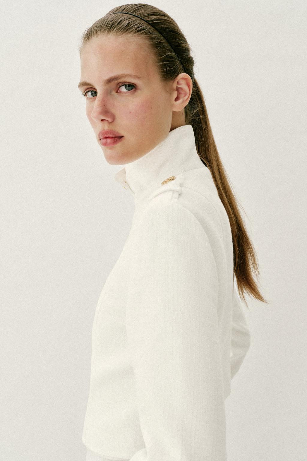 ДВУБОРТНЫЙ ЖАКЕТ С ЗОЛОТЫМИ ПУГОВИЦАМИ