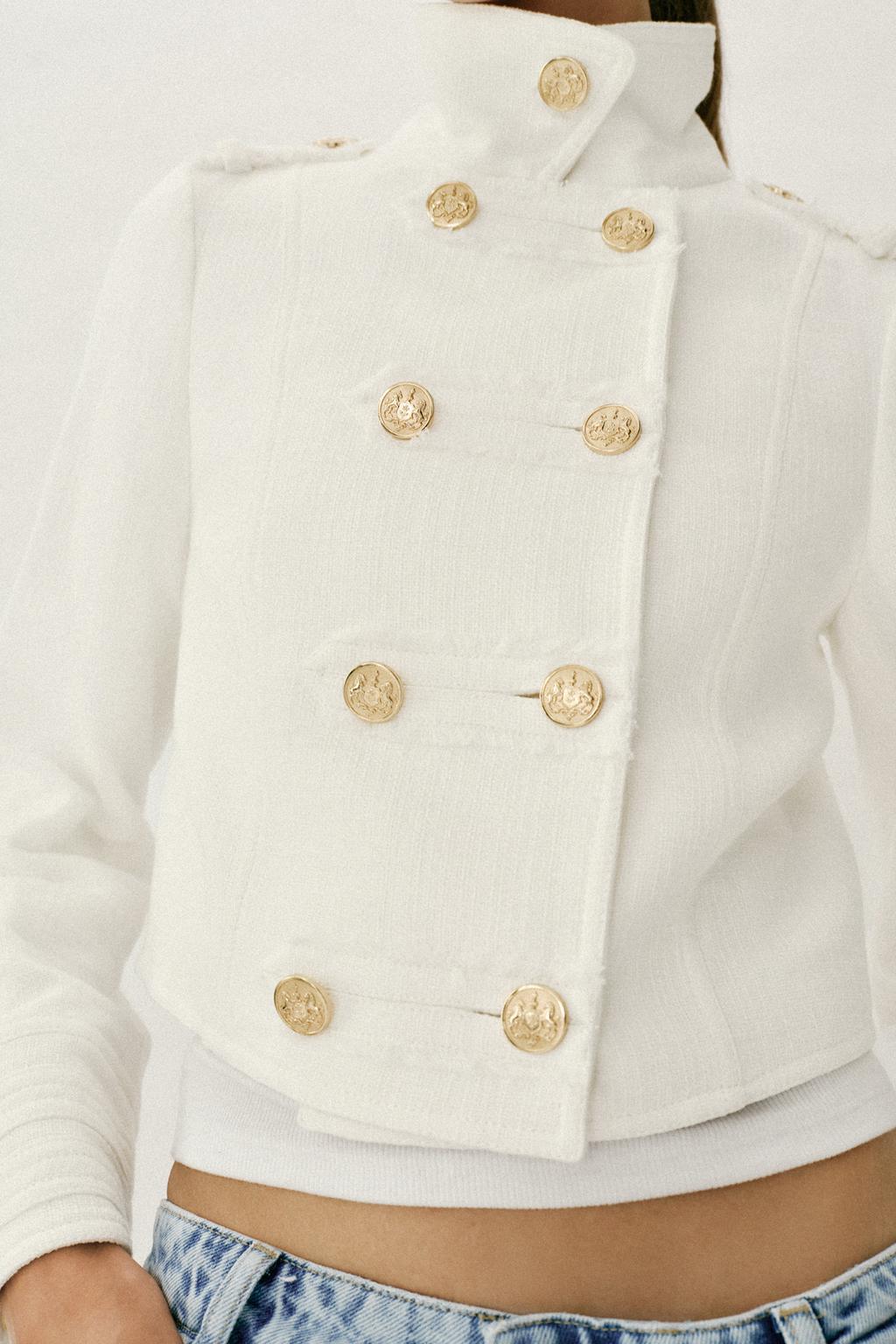 ДВУБОРТНЫЙ ЖАКЕТ С ЗОЛОТЫМИ ПУГОВИЦАМИ