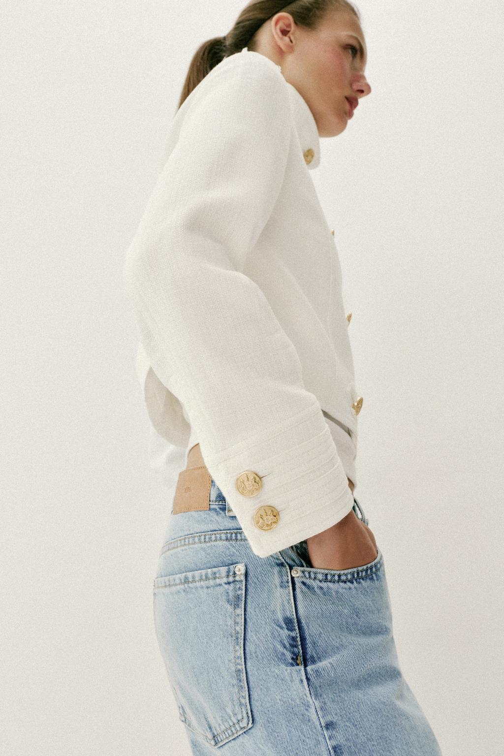 ДВУБОРТНЫЙ ЖАКЕТ С ЗОЛОТЫМИ ПУГОВИЦАМИ