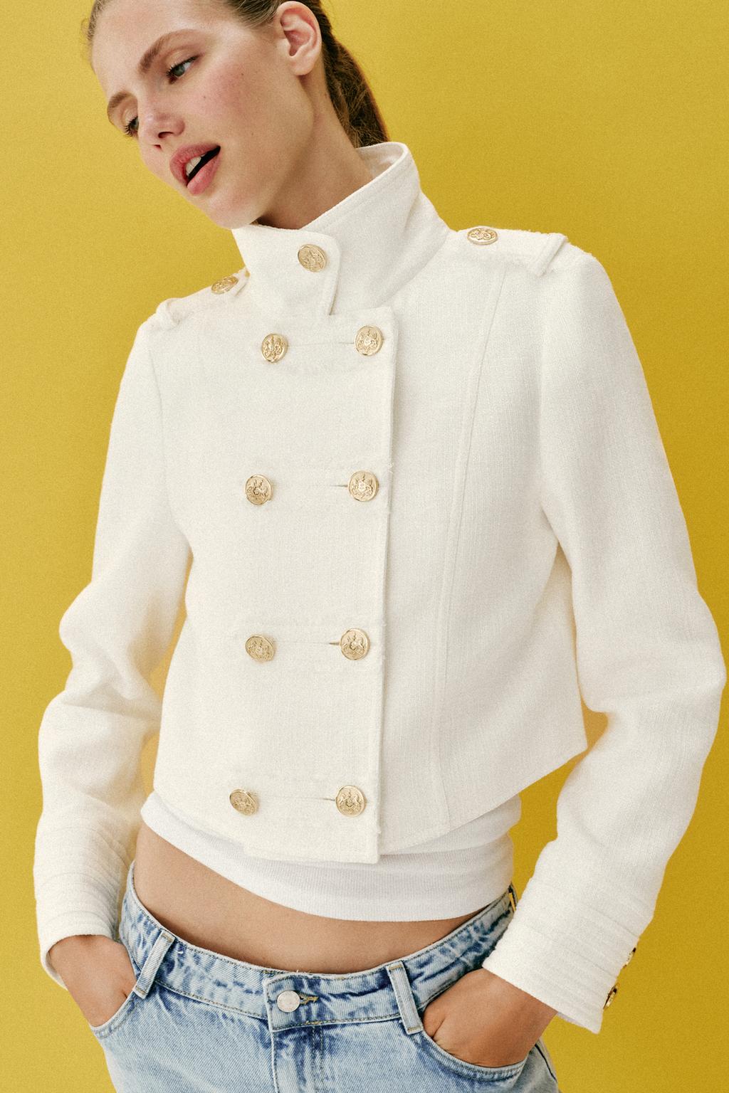 ДВУБОРТНЫЙ ЖАКЕТ С ЗОЛОТЫМИ ПУГОВИЦАМИ
