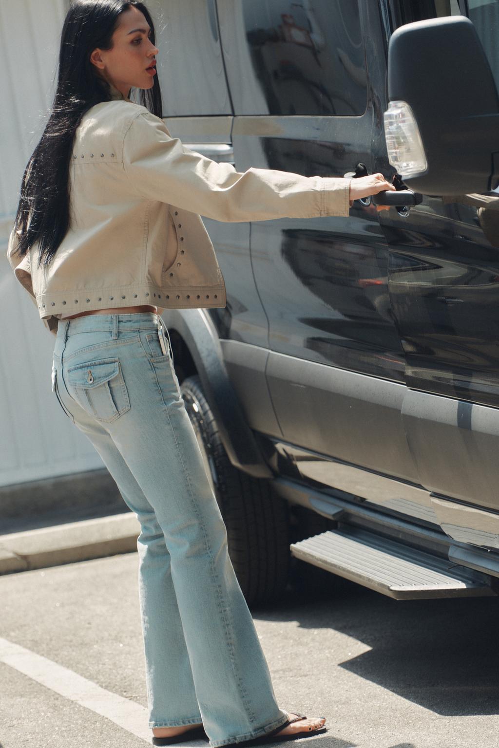 КУРТКА С ЭФФЕКТОМ ПОТЕРТОСТИ И ЗАКЛЕПКАМИ