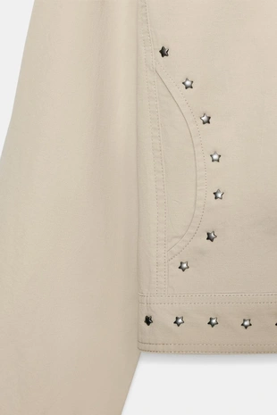 Куртка с эффектом потертости и заклепками- Заказать в России