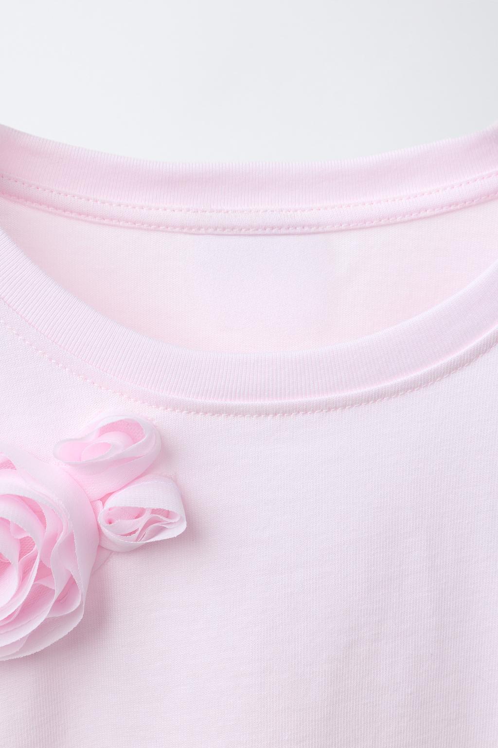 Футболка с органзовыми цветами