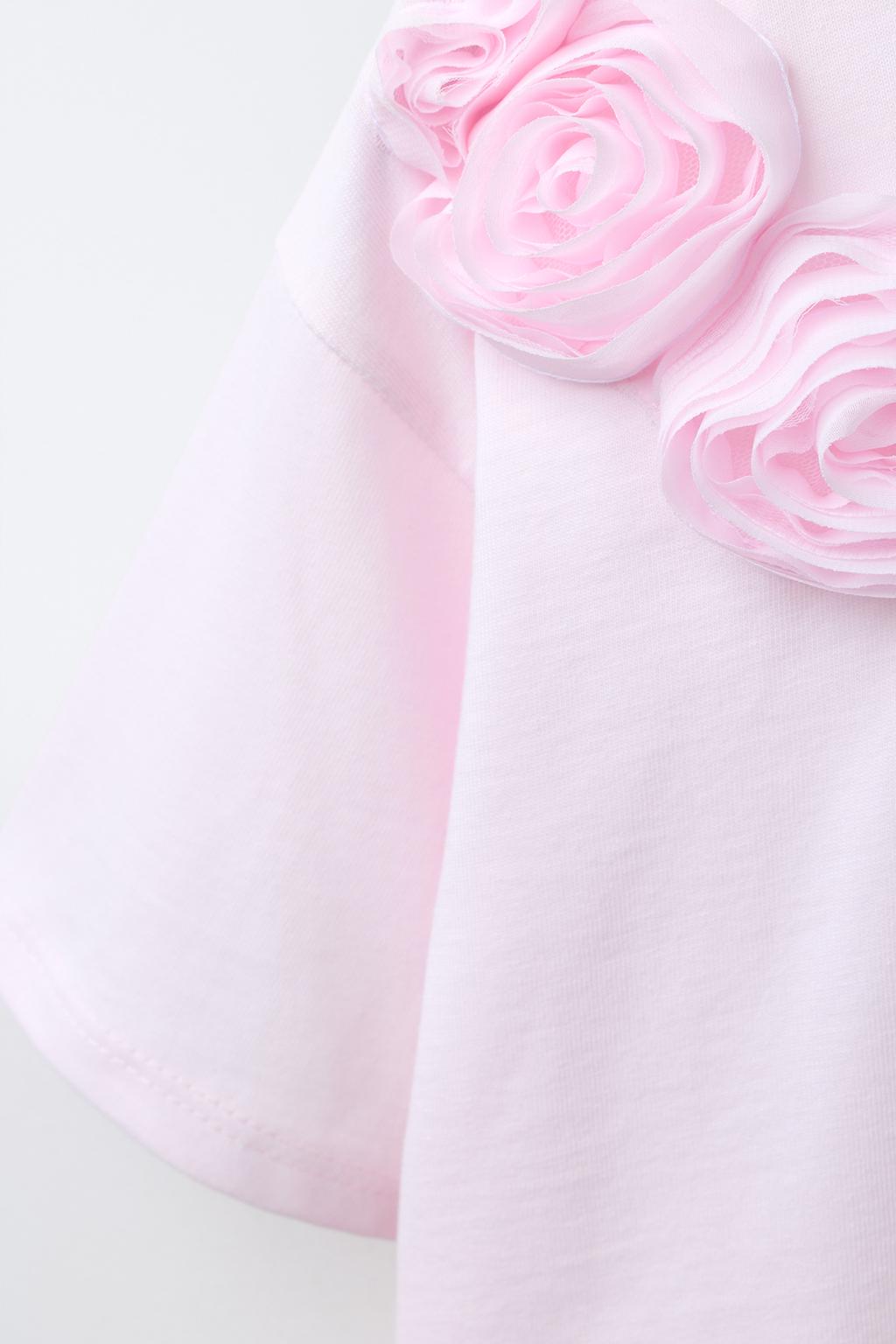 Футболка с органзовыми цветами