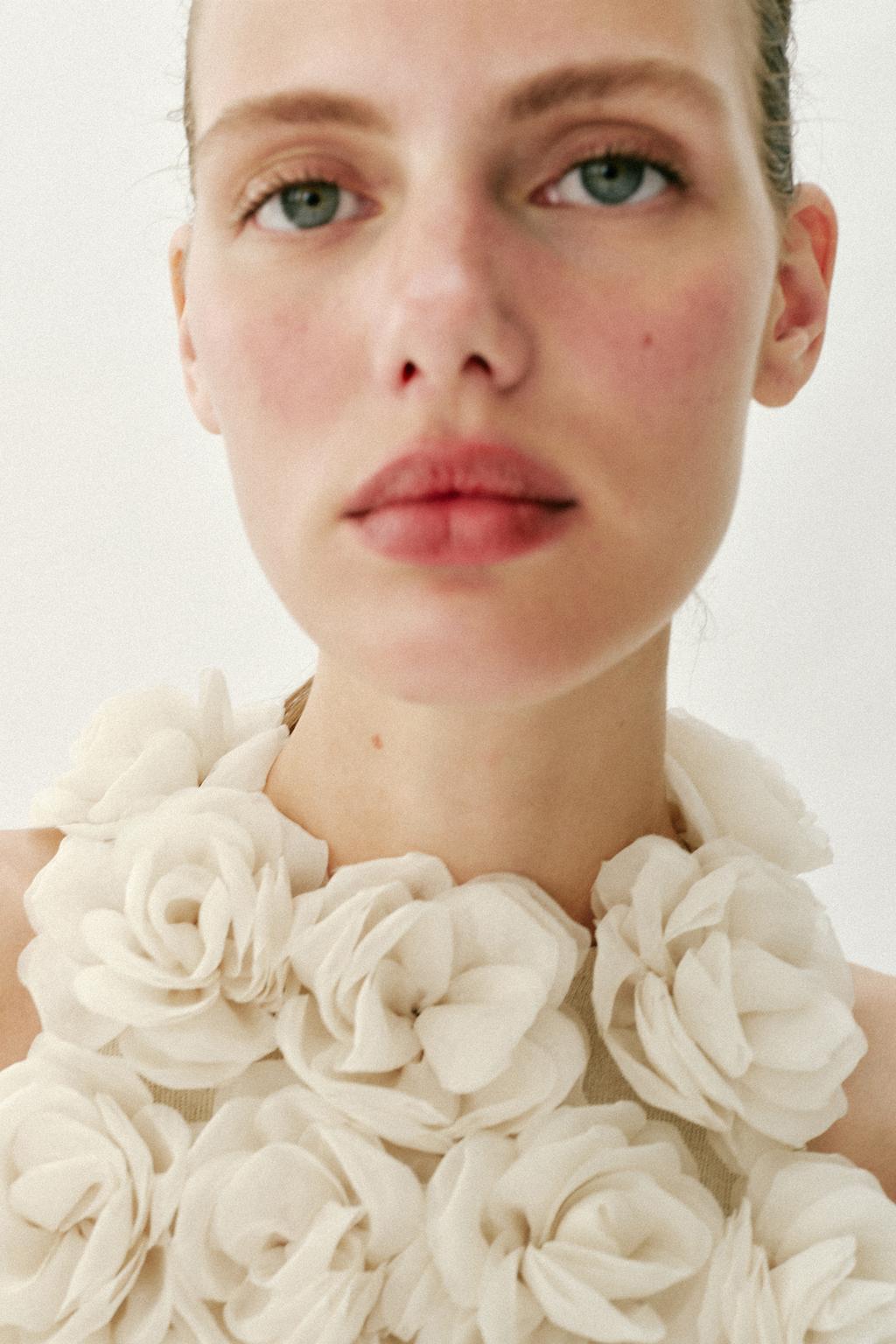 УКОРОЧЕННЫЙ ТОП ХАЛТЕР С ЦВЕТОЧНЫМ УЗОРОМ