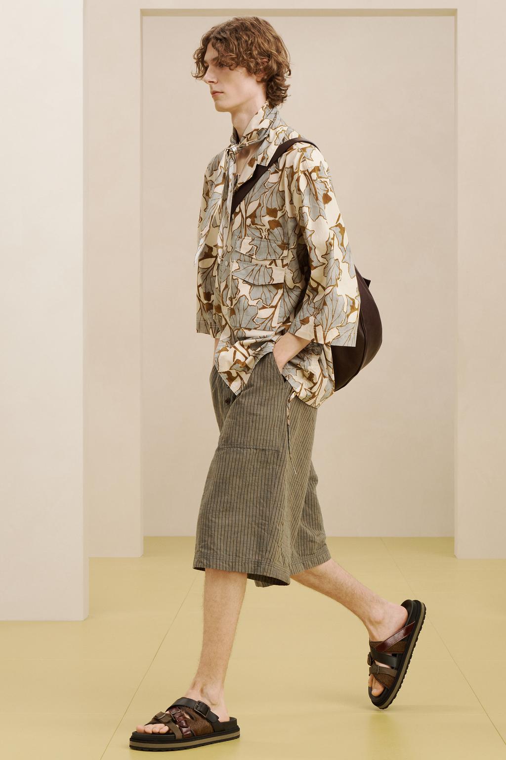 Кожаные босоножки