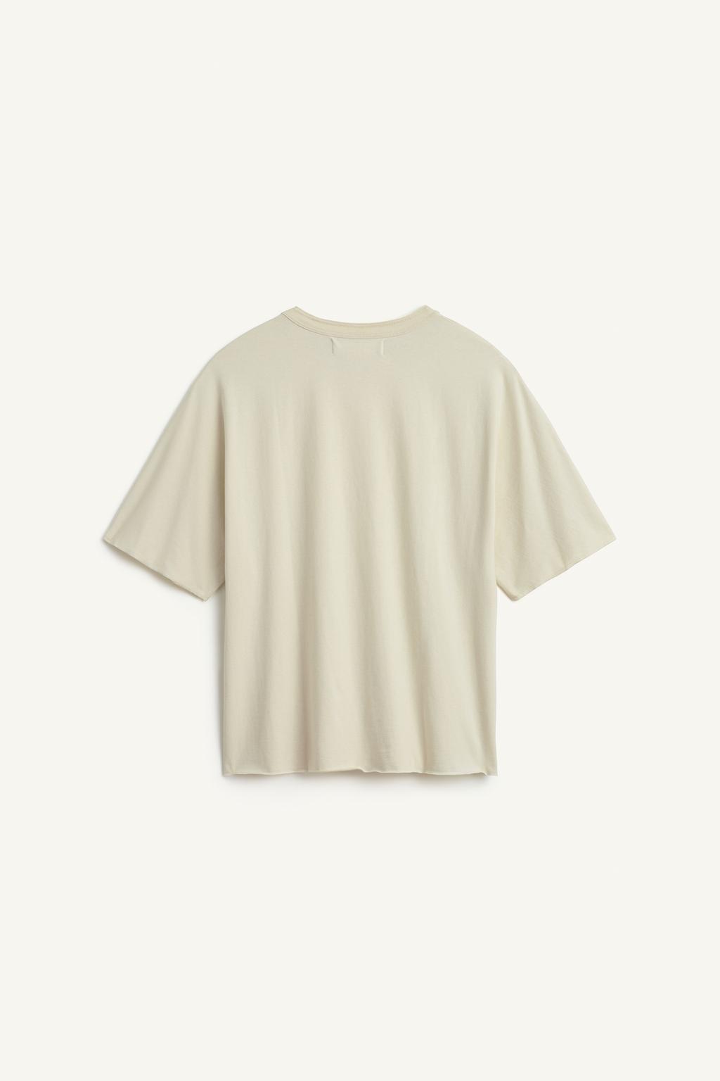 Футболка с широкими короткими рукавами