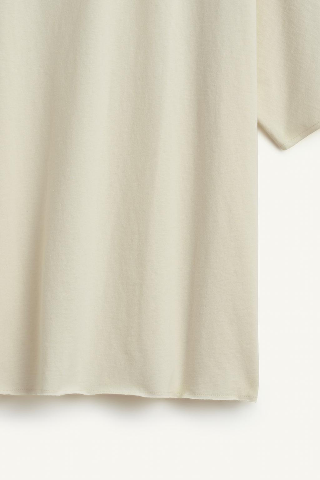 Футболка с широкими короткими рукавами