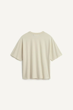 Футболка с широкими короткими рукавами