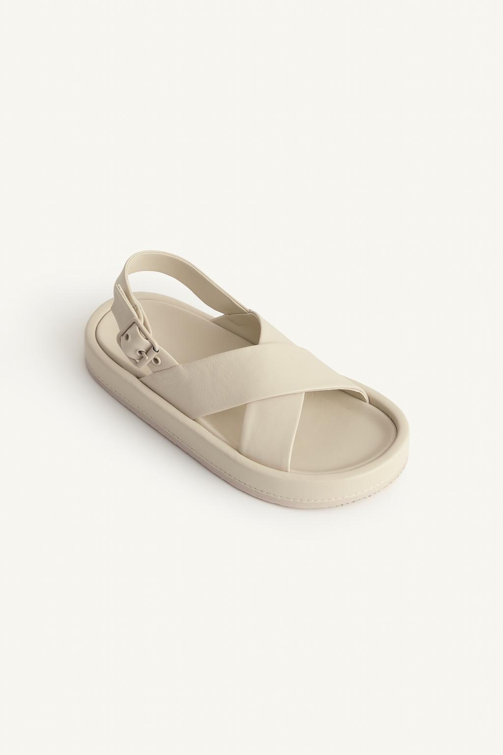 Сандалии с перекрестными ремешками из кожи овцы