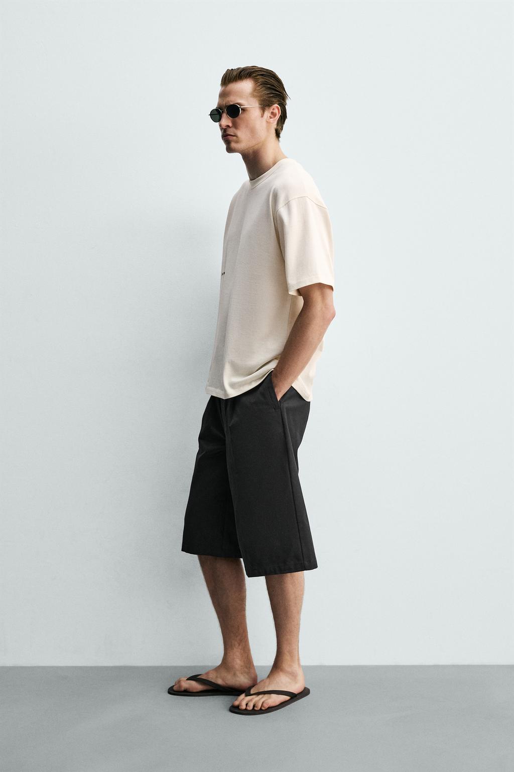 ФУТБОЛКА С КОНТРАСТНЫМ ПРИНТОМ И НАШИВКАМИ