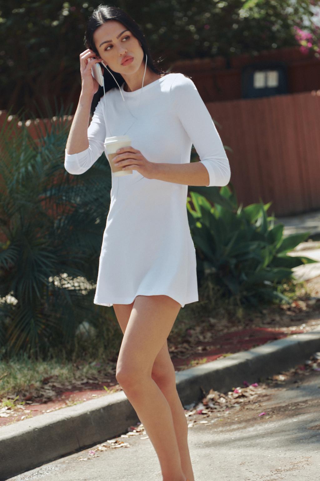 КОРОТКОЕ ПЛАТЬЕ С ВЫРЕЗОМ «ЛОДОЧКА»