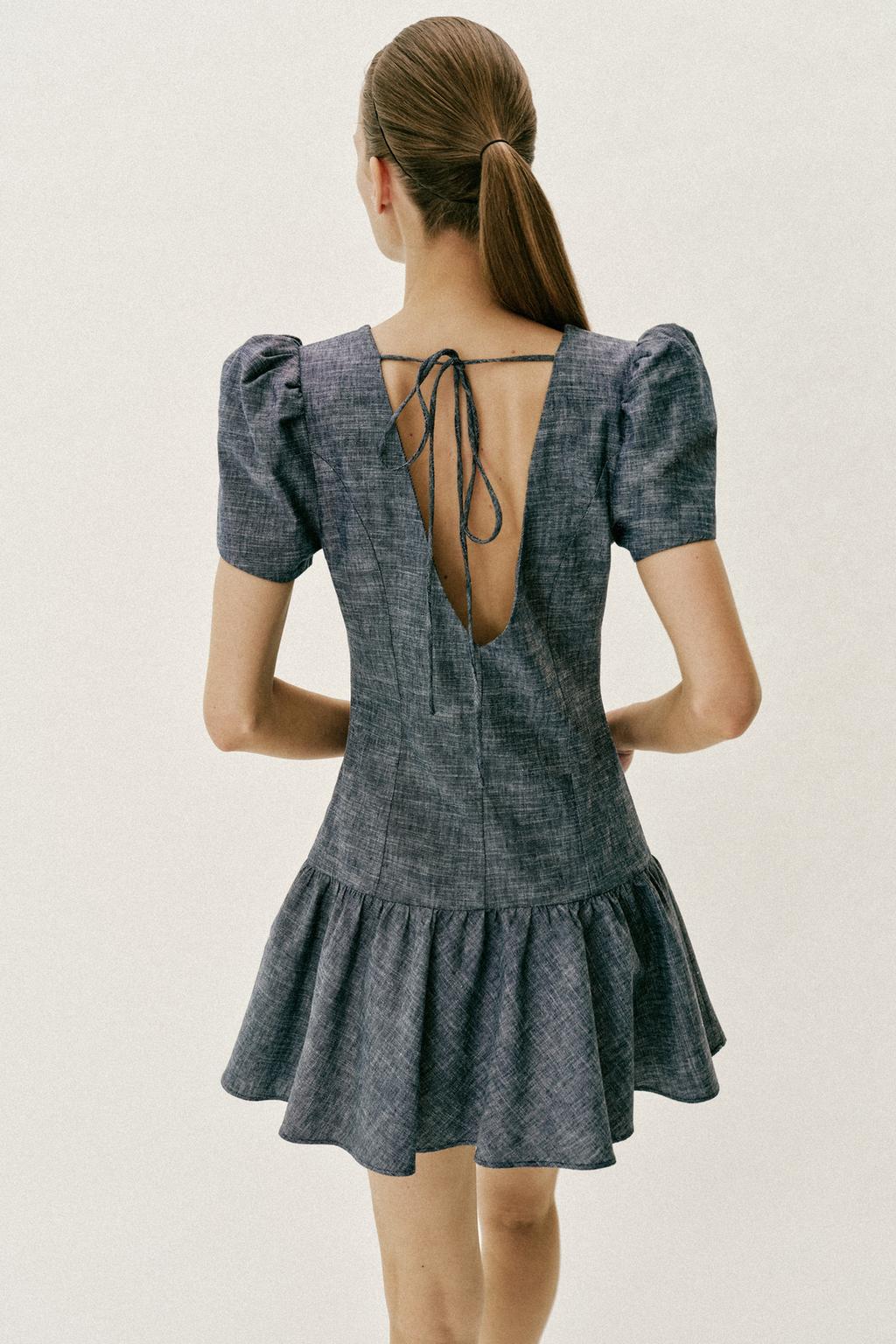 МИНИ-ПЛАТЬЕ С ОБЪЕМНЫМИ РУКАВАМИ