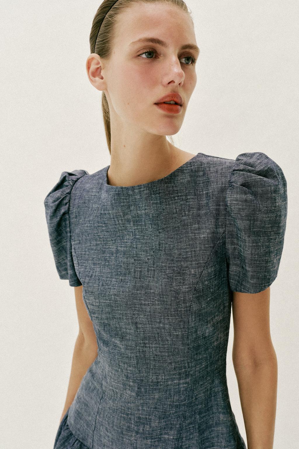 МИНИ-ПЛАТЬЕ С ОБЪЕМНЫМИ РУКАВАМИ