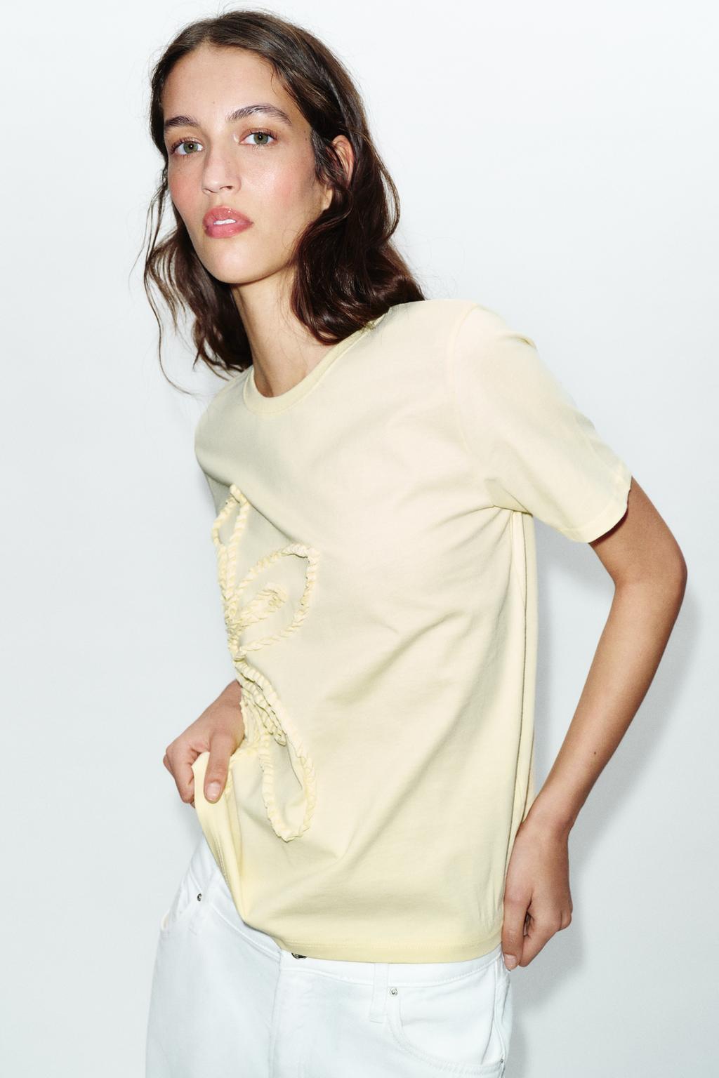 ФУТБОЛКА С ЦВЕТОЧНЫМ РЕЛЬЕФОМ