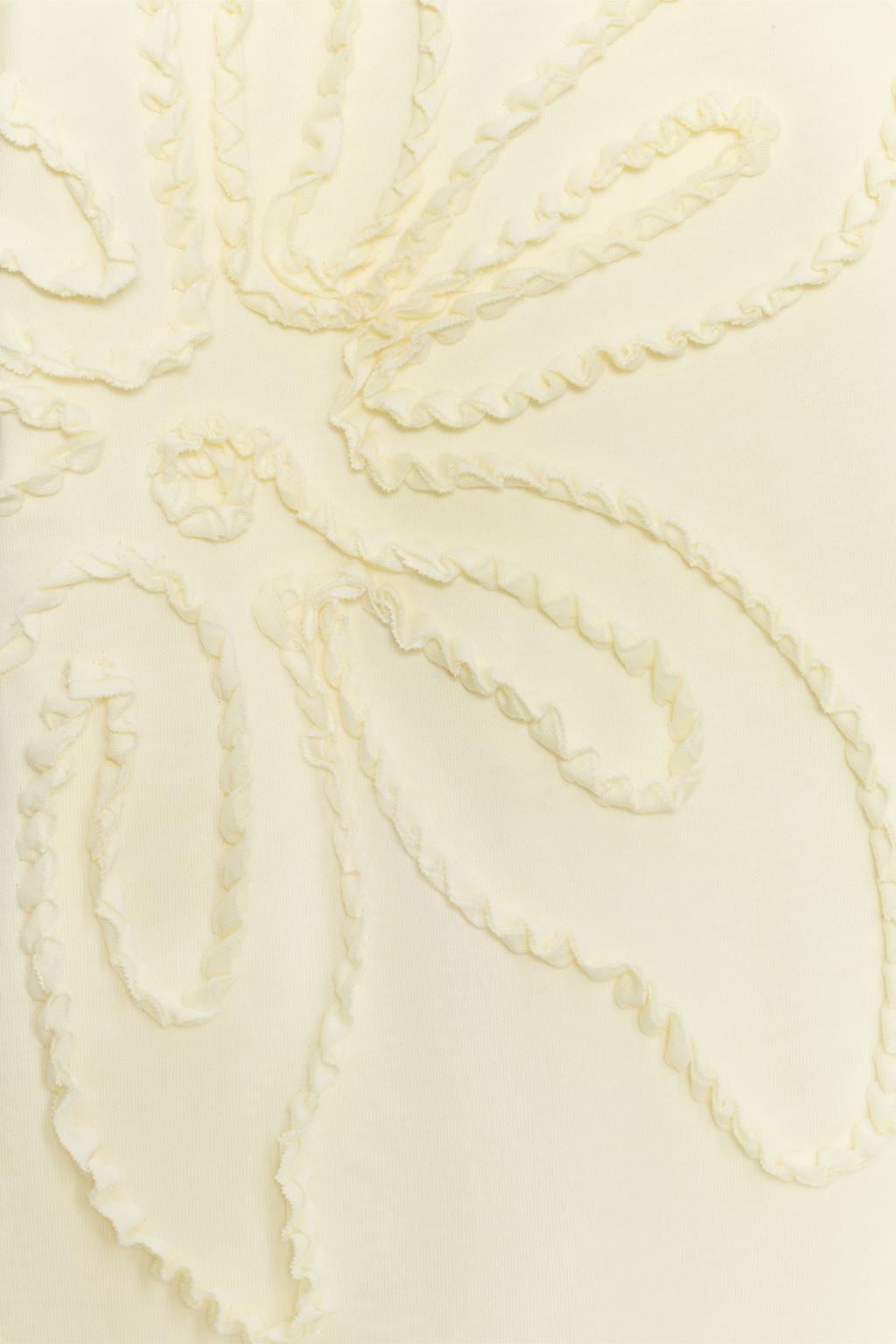 ФУТБОЛКА С ЦВЕТОЧНЫМ РЕЛЬЕФОМ