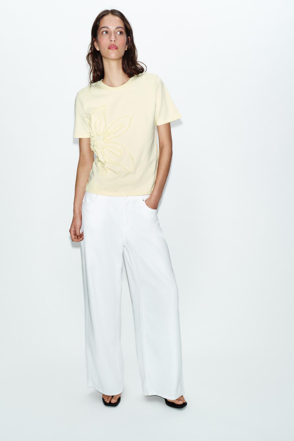 ФУТБОЛКА С ЦВЕТОЧНЫМ РЕЛЬЕФОМ