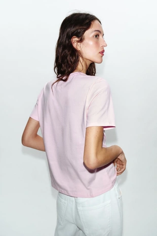 Футболка с цветочным рельефом