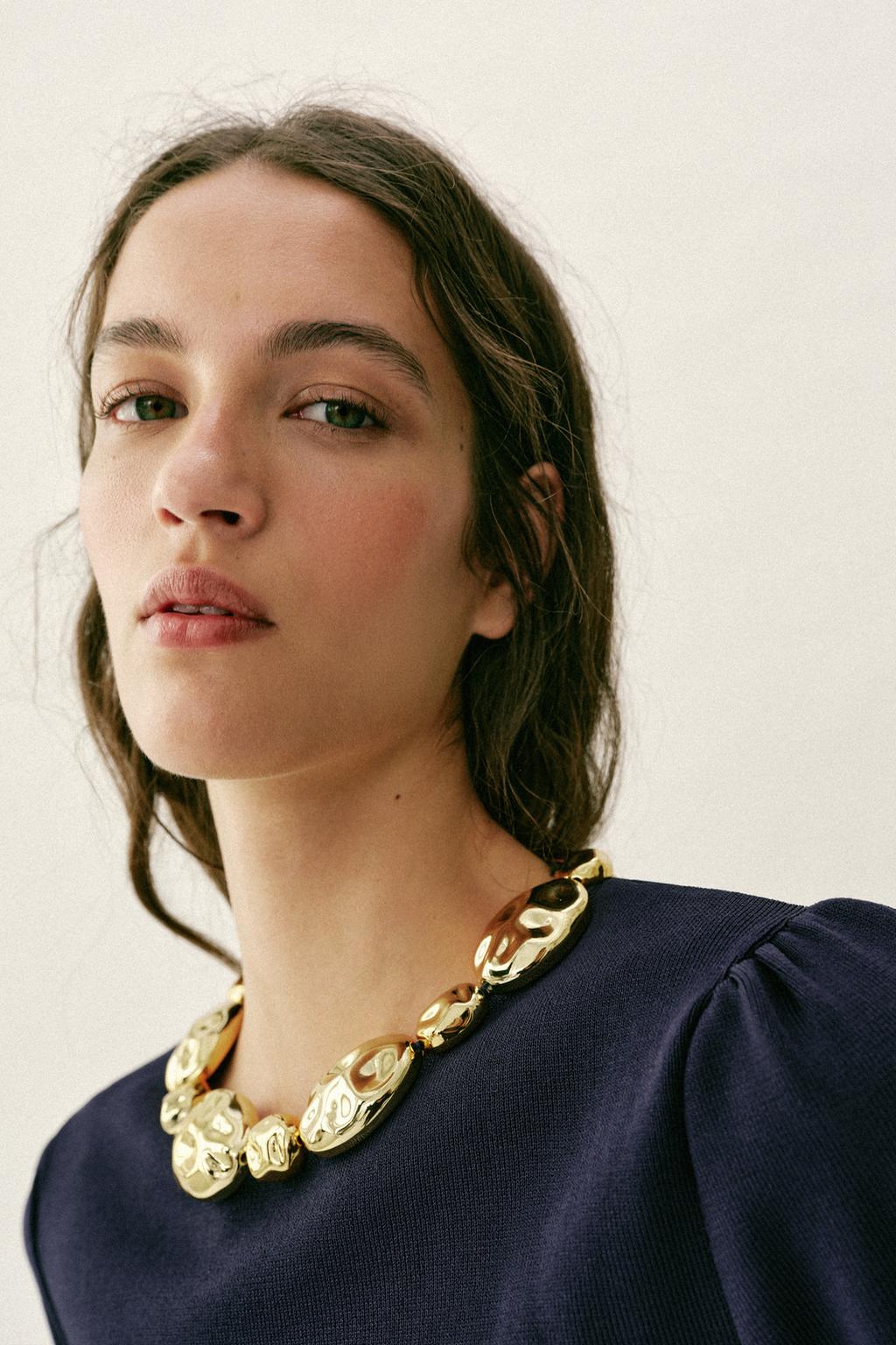 ТРИКОТАЖНЫЙ ТОП С БУСИНАМИ