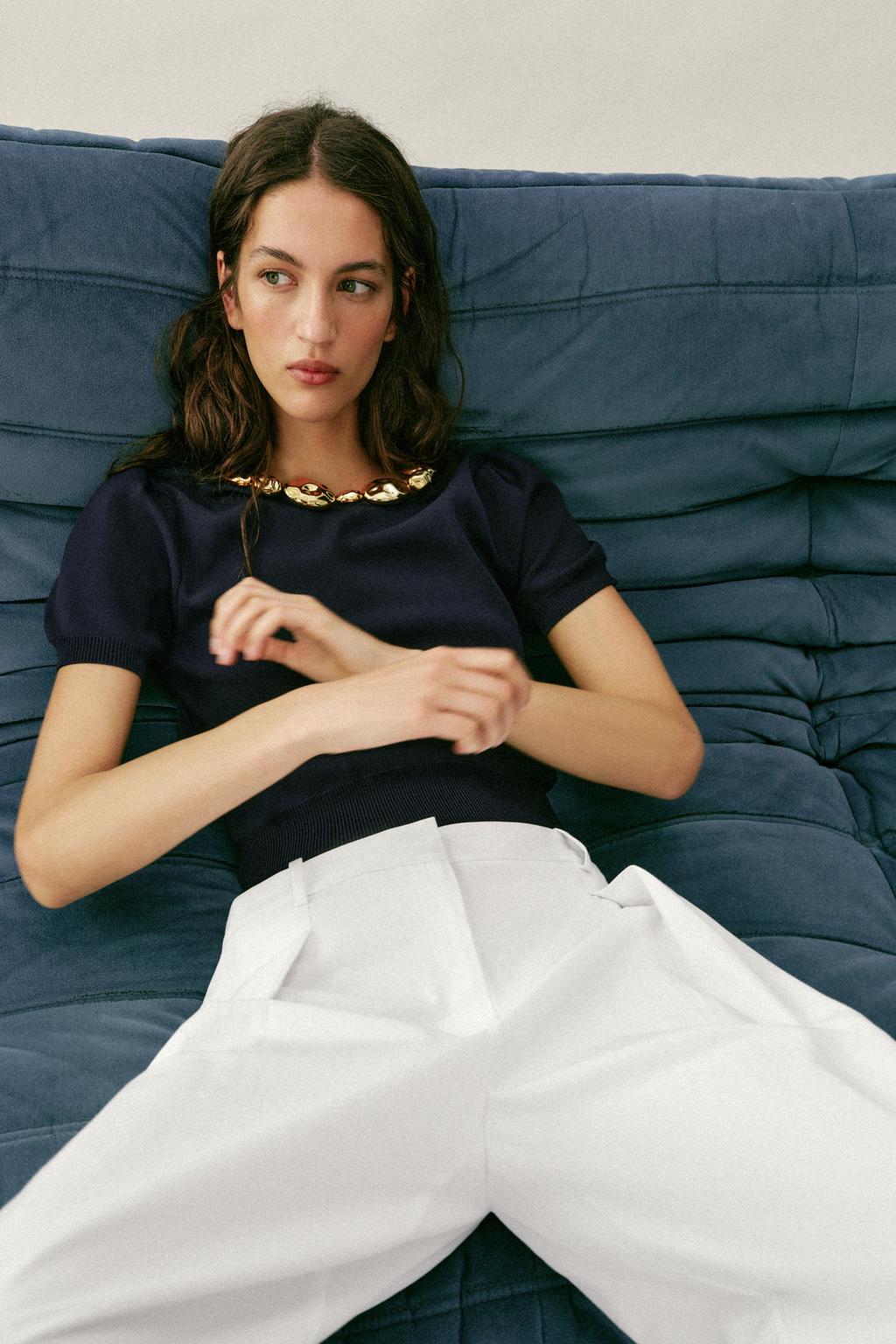 ТРИКОТАЖНЫЙ ТОП С БУСИНАМИ