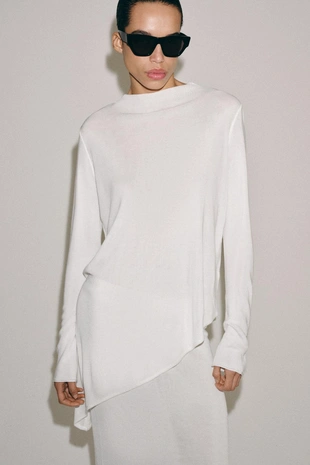 Длинный свитер асимметричного кроя- Заказать в России