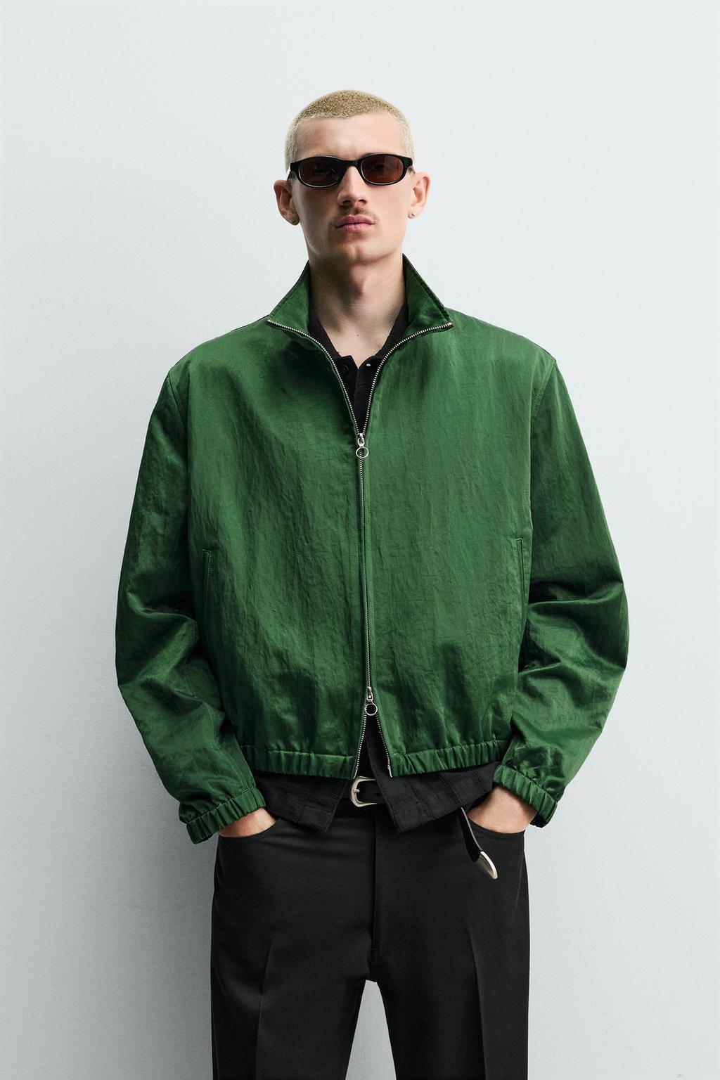 УКОРОЧЕННАЯ КУРТКА ИЗ ВЫСОКОТЕХНОЛОГИЧНОЙ ТКАНИ