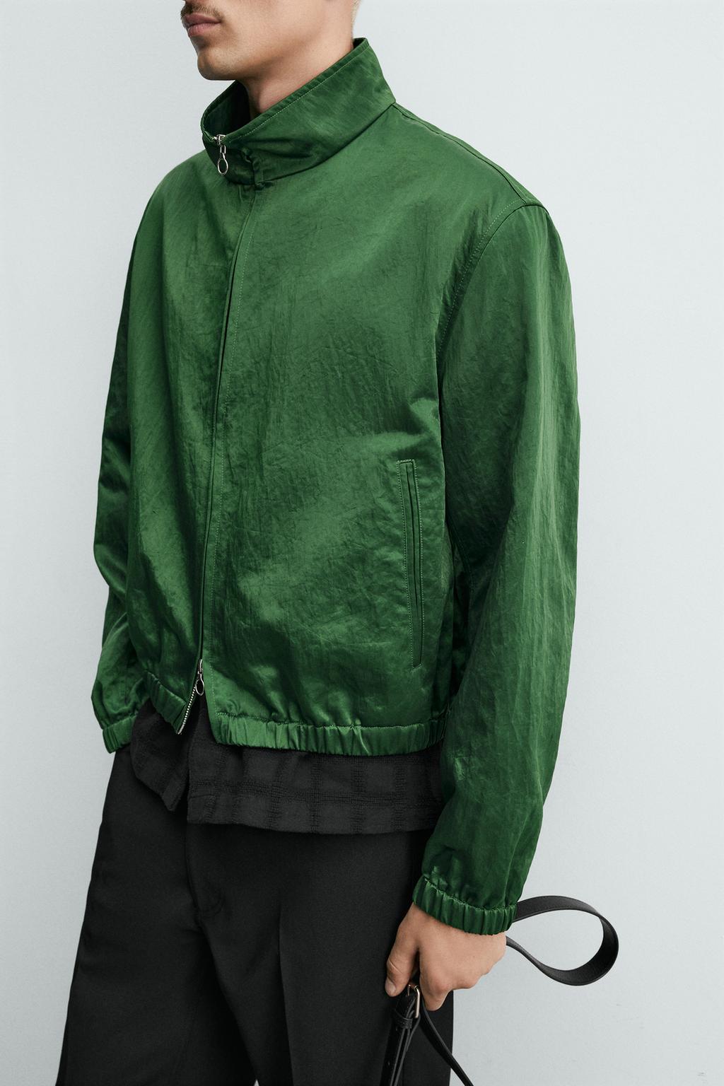 УКОРОЧЕННАЯ КУРТКА ИЗ ВЫСОКОТЕХНОЛОГИЧНОЙ ТКАНИ