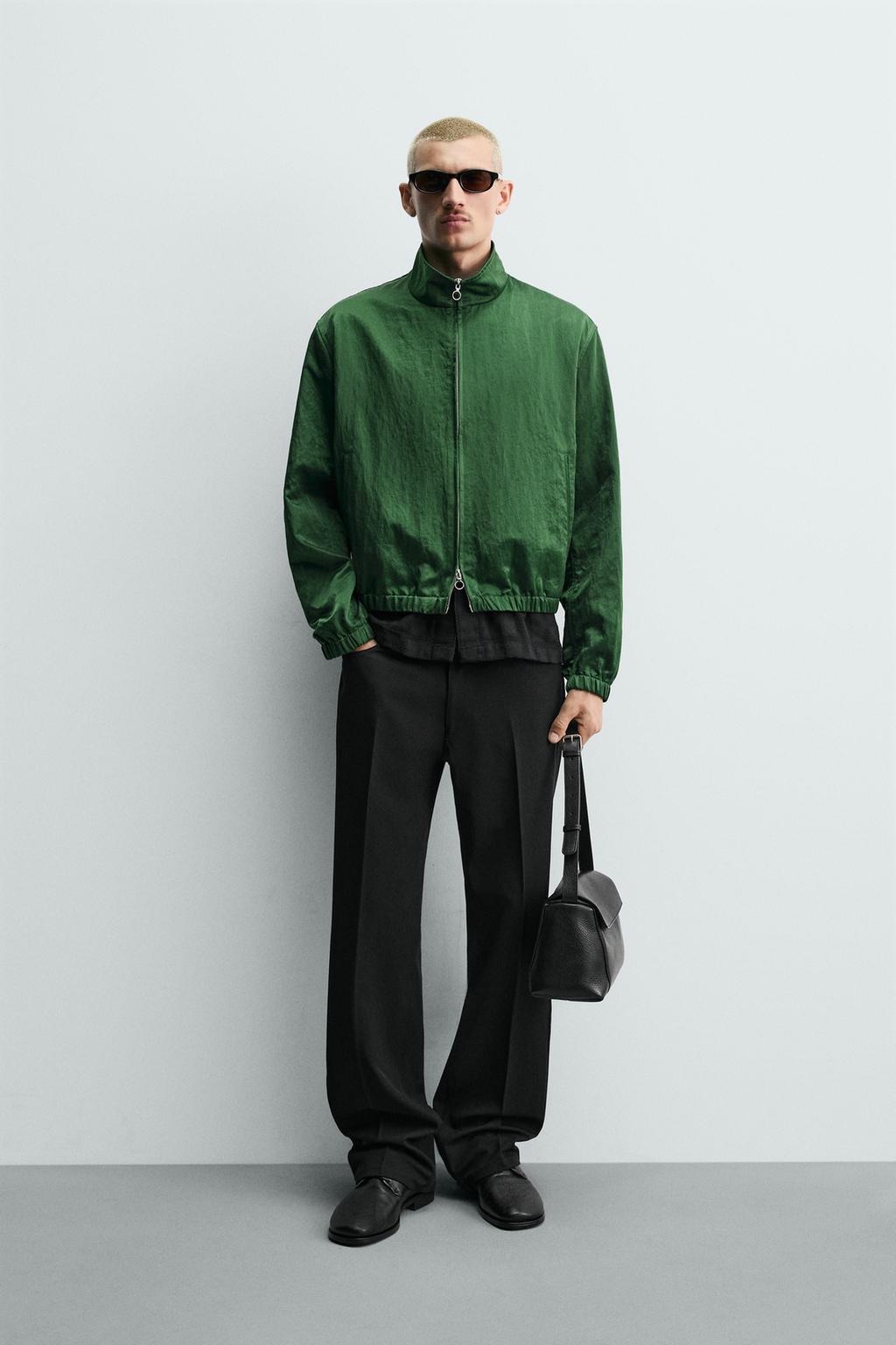 УКОРОЧЕННАЯ КУРТКА ИЗ ВЫСОКОТЕХНОЛОГИЧНОЙ ТКАНИ