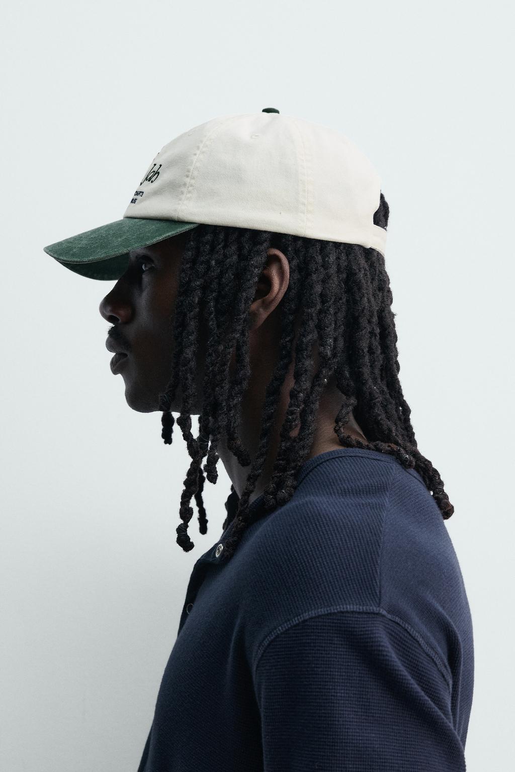 КЕПКА С ЭФФЕКТОМ ПОТЕРТОСТИ И КОНТРАСТНОЙ ВЫШИВКОЙ