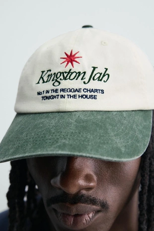 Кепка с эффектом потертости и контрастной вышивкой- Заказать в России