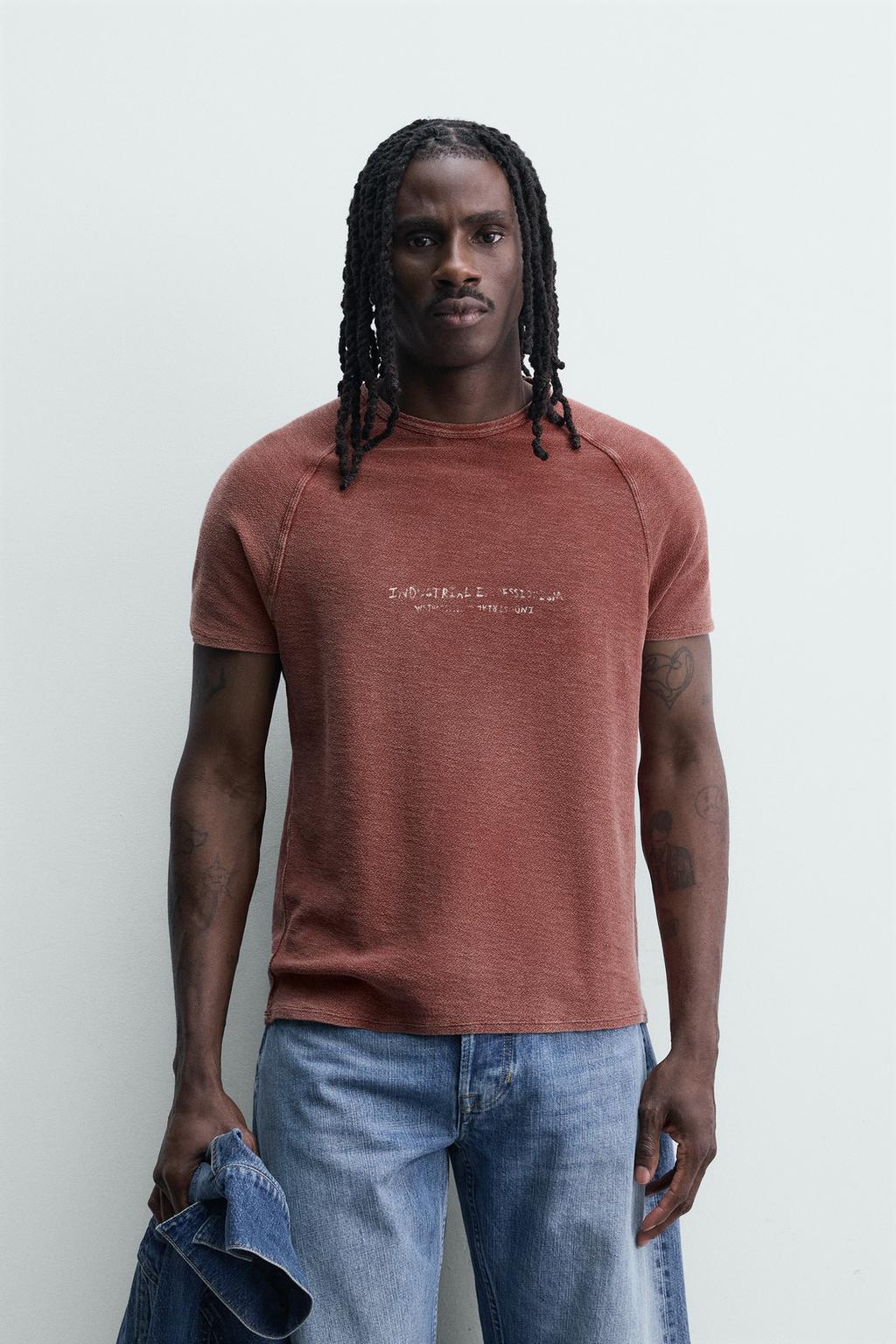 ФУТБОЛКА С ПОТЕРТЫМ ПРИНТОМ