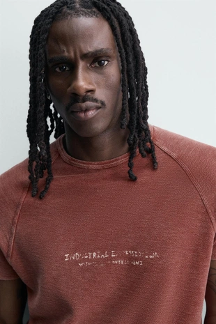 Футболка с потертым принтом- Заказать в России