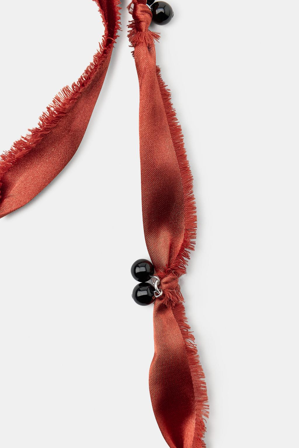 Набор из 2 тканевых ожерелий с камнем и бисером