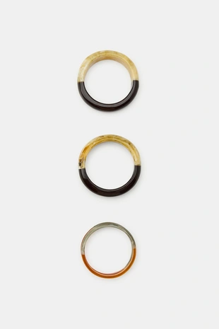 Набор из четырех комбинированных браслетов из смолы- Заказать в России