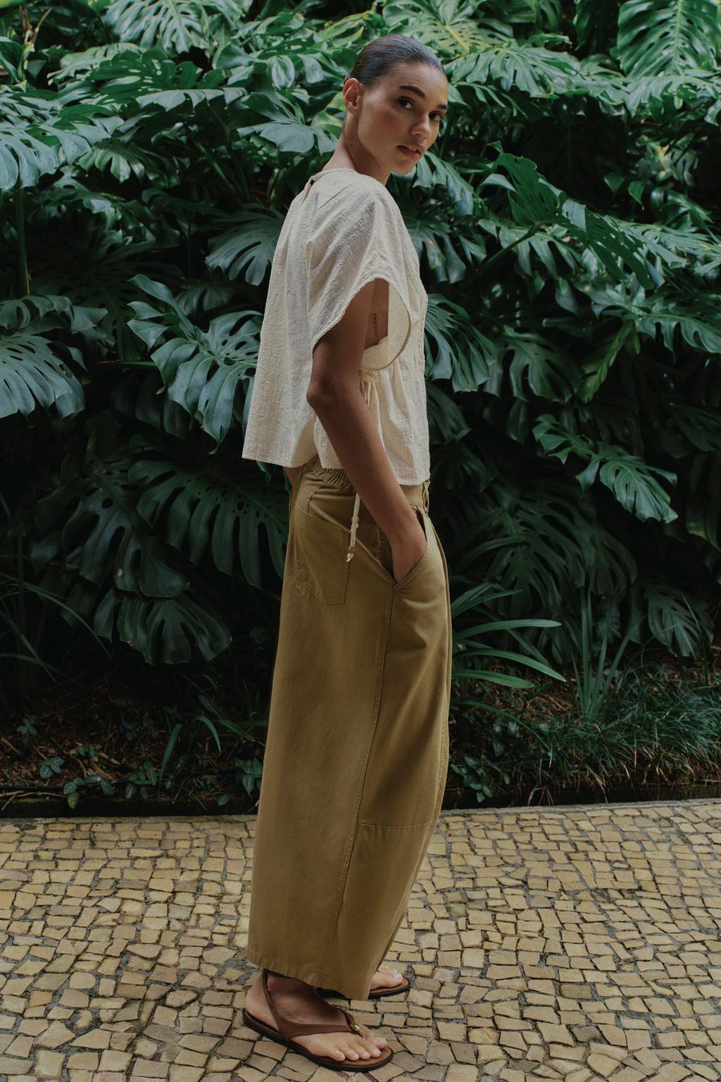 ТОП С ВЫШИВКОЙ И БОКОВЫМИ ШНУРОВКАМИ