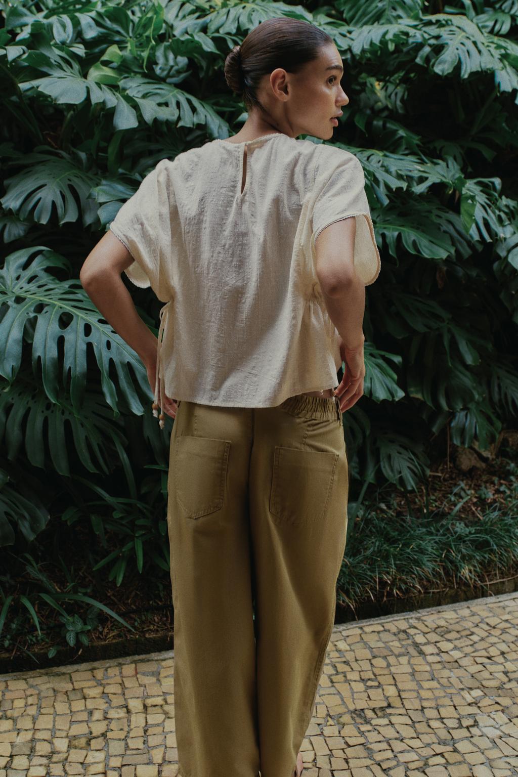 ТОП С ВЫШИВКОЙ И БОКОВЫМИ ШНУРОВКАМИ