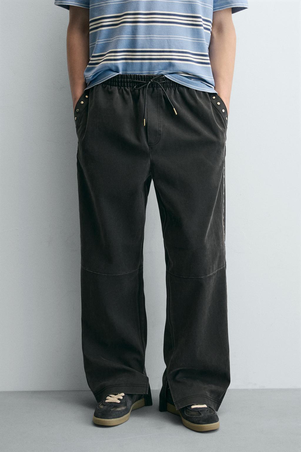 БРЮКИ RELAXED FIT ИЗ ИСКУССТВЕННОЙ КОЖИ С ЗАКЛЕПКАМИ