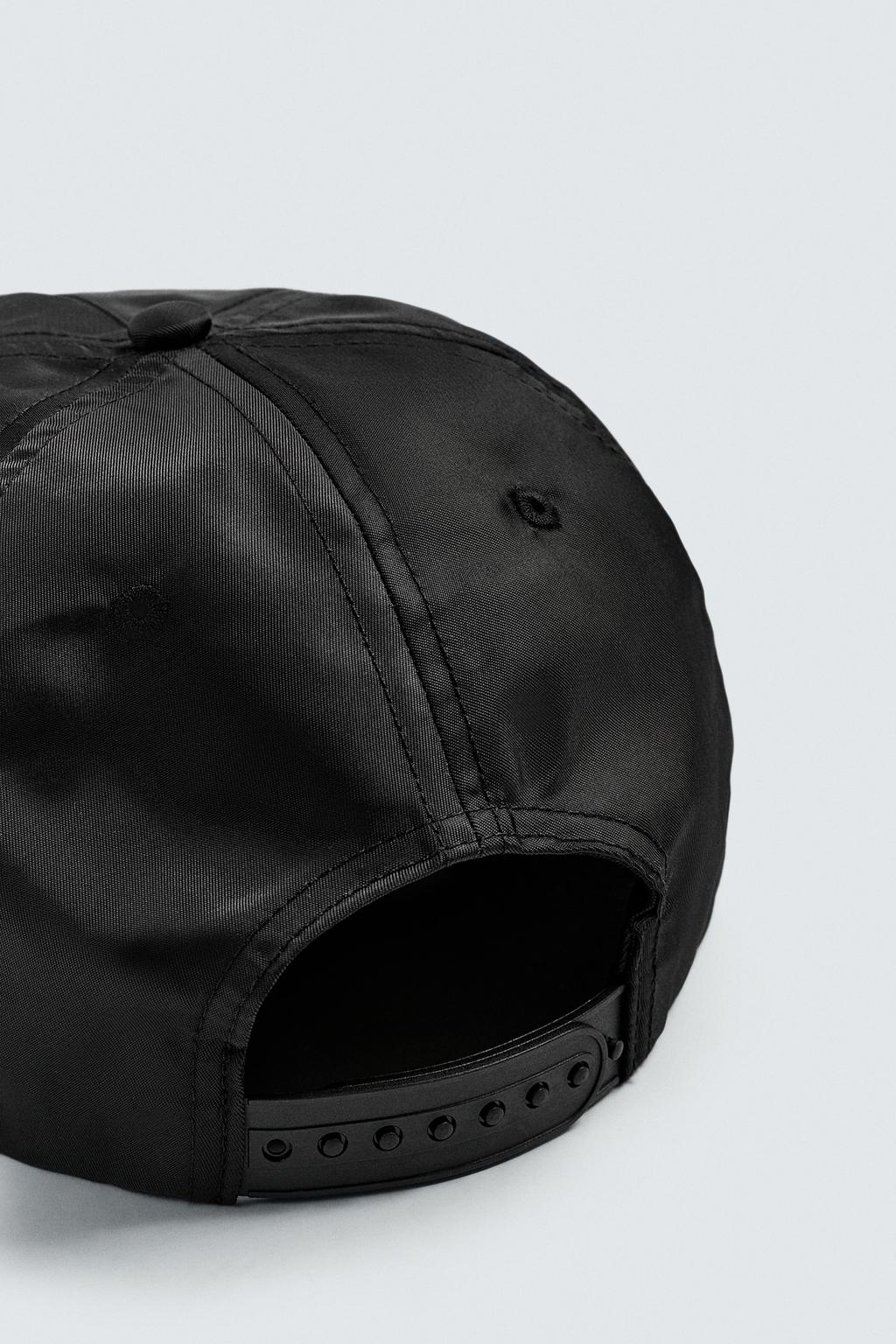 КЕПКА С ВЫШИТЫМ ПРЯМЫМ КОЗЫРЬКОМ