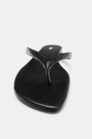 Сандалии на плоской подошве с ремешком- Заказать в России